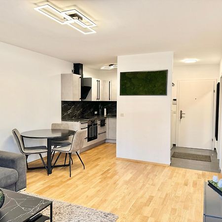 Ferienwohnung 10 Minutes To The Center, 2 Minutes To The Metro Wien Exterior foto