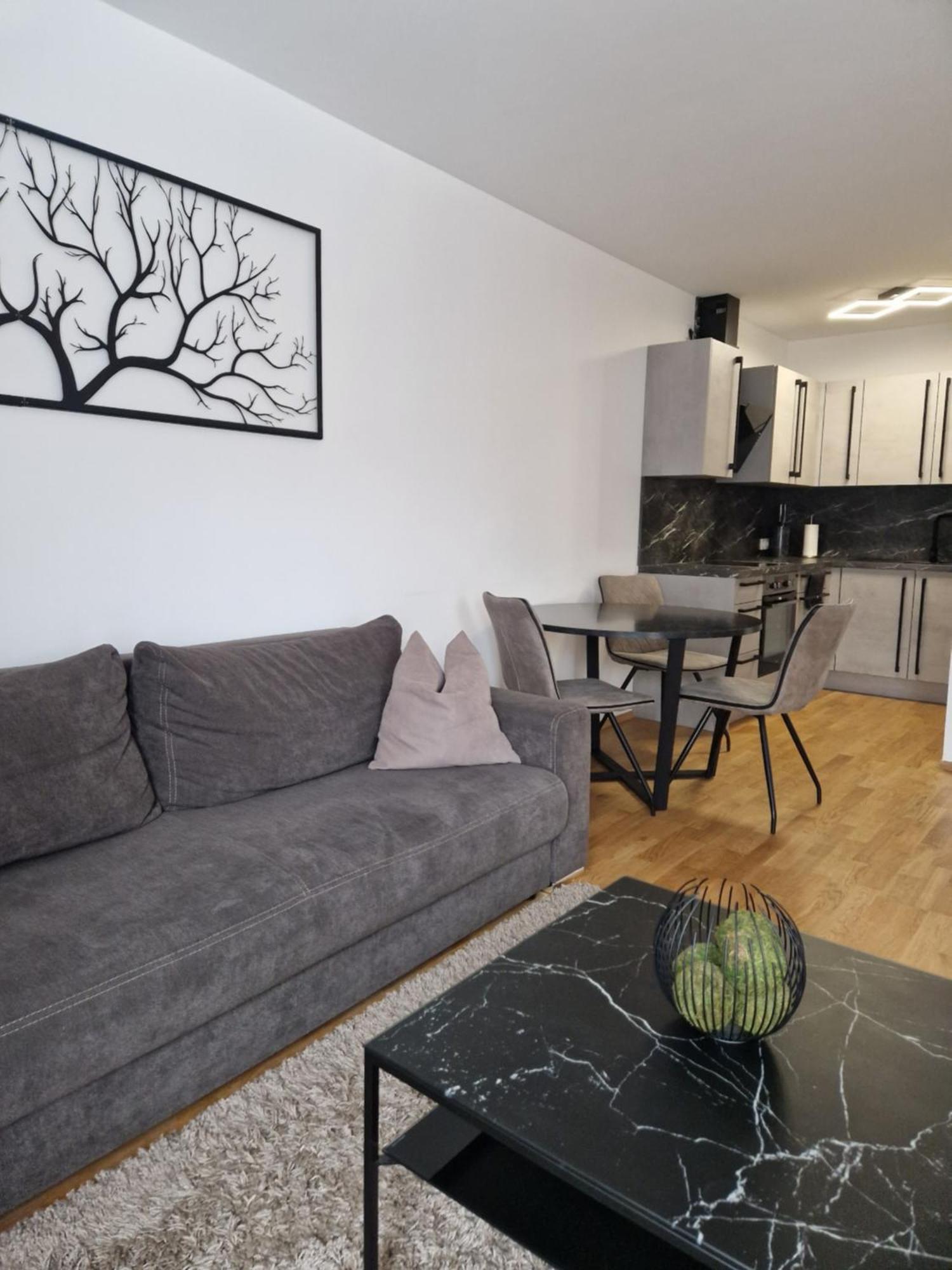 Ferienwohnung 10 Minutes To The Center, 2 Minutes To The Metro Wien Exterior foto